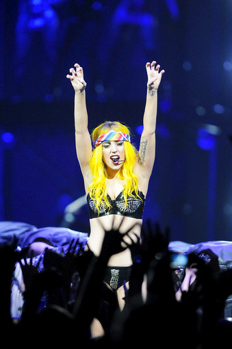 Monster ball песня