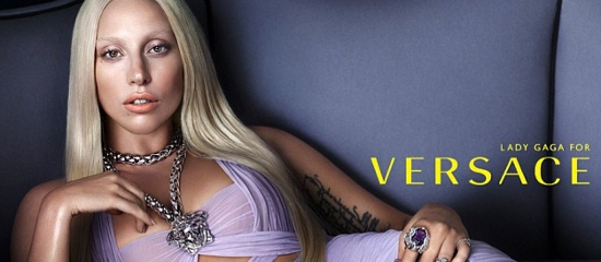 Lady Gaga nouveau visage de Versace